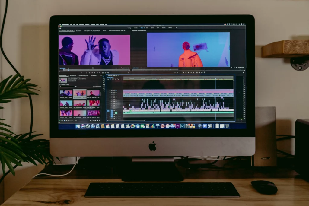 Utilisation d'un logiciel d'édition vidéo comme Premiere Pro ou DaVinci Resolve pour améliorer la prise de vue vidéo.